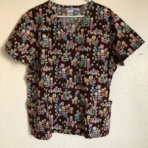 Scrub top - plants and flowers